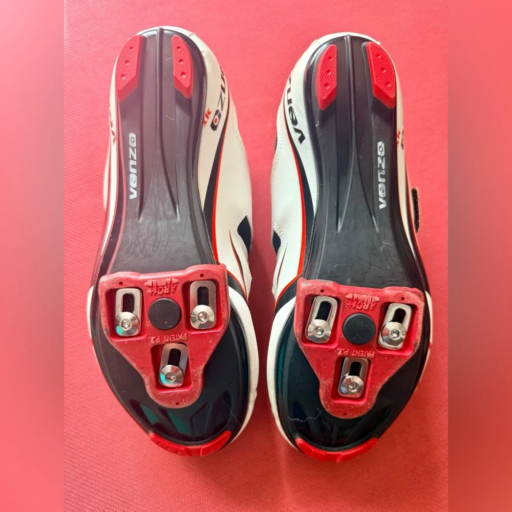 Black and White Venzo Unisex Cycling Shoes with Delta Clip, Size 8 W / 6.5 M - Picture 6 of 8